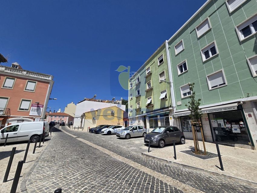 Imagem Redondezas de espaço comercial em Largo Cruz da Era