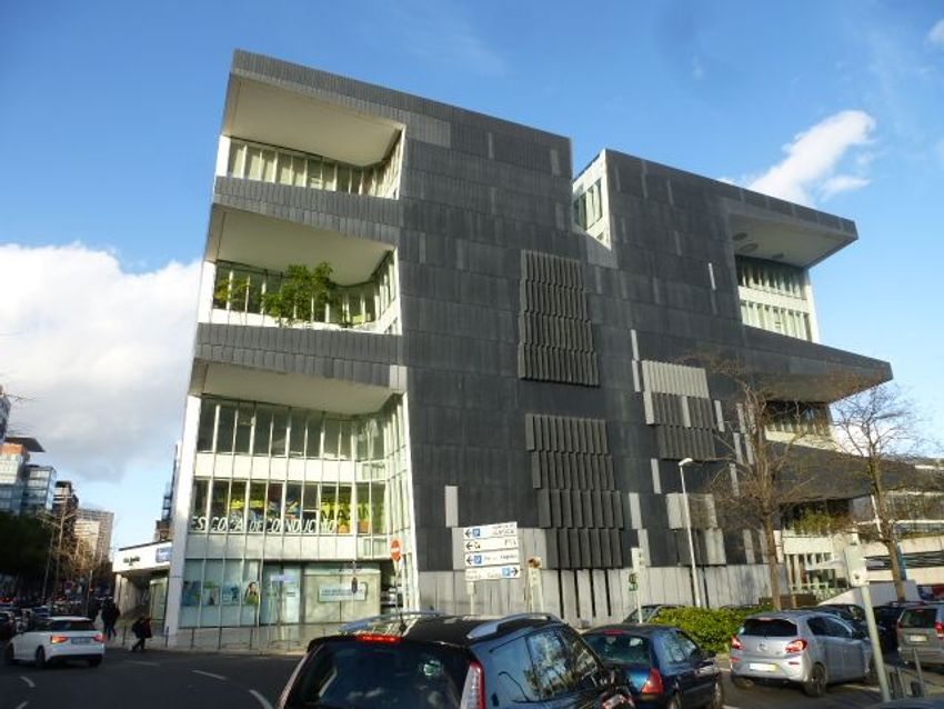 Imagem Fachada de garagem em Avenida Dom João II, 42