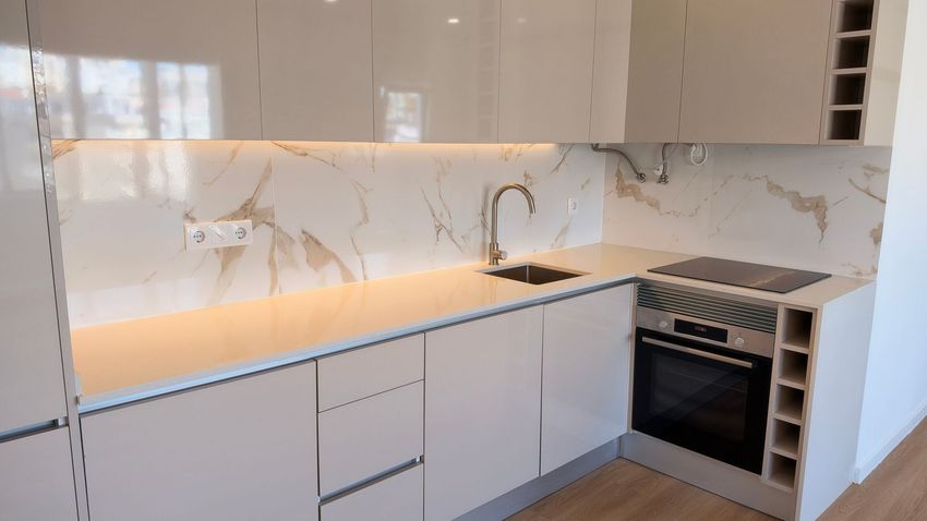 Imagem Cozinha de apartamento t1 em Avenida Rainha Dona Leonor, 50