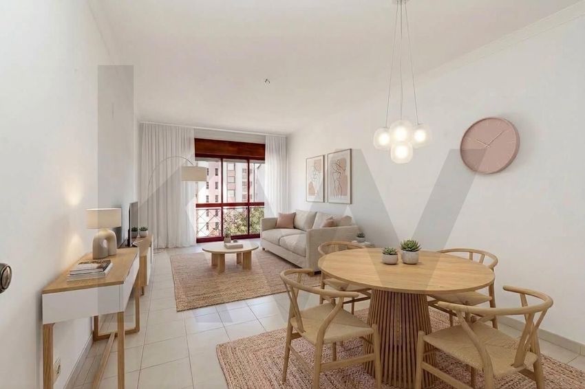 Imagem Sala de estar de apartamento t3 em Rua José Lopes