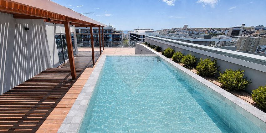 Imagem Piscina de apartamento t4 em Quinta das Romeiras