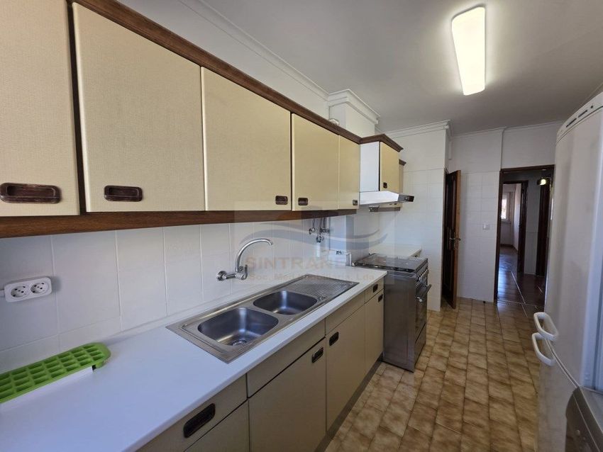 Imagem Cozinha de apartamento t2 em Centro da Amadora