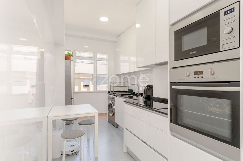 Imagem Cozinha de apartamento t2 em Rua Duarte Galvão, 46