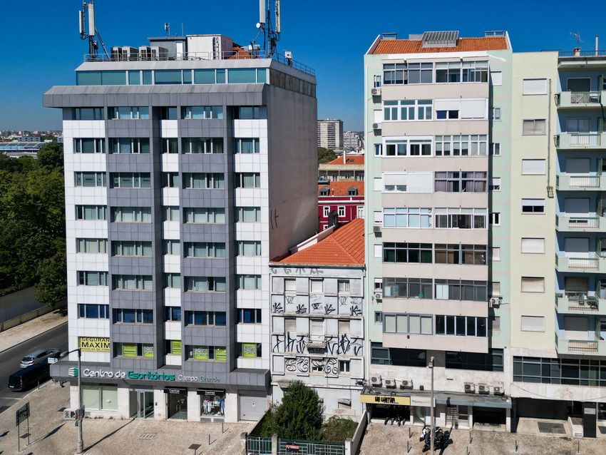 Зображення Вигляд, будівля змішаного призначення, Avenida do Brasil
