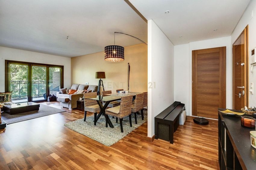 Imagem Sala de estar de apartamento t2 em Rua António José de Almeida, 1