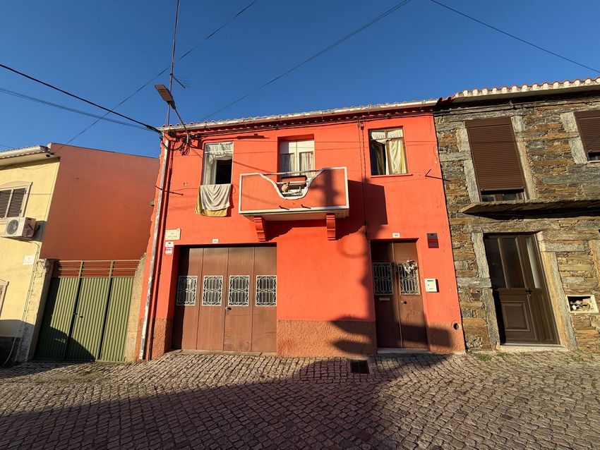 Зображення Фасад,  окремий будинок чи котедж, Vila Nova de Foz Côa