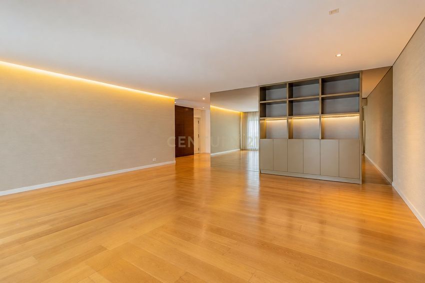 Imagem Divisão de apartamento t3 em Rua António Cândido Pinto, 34