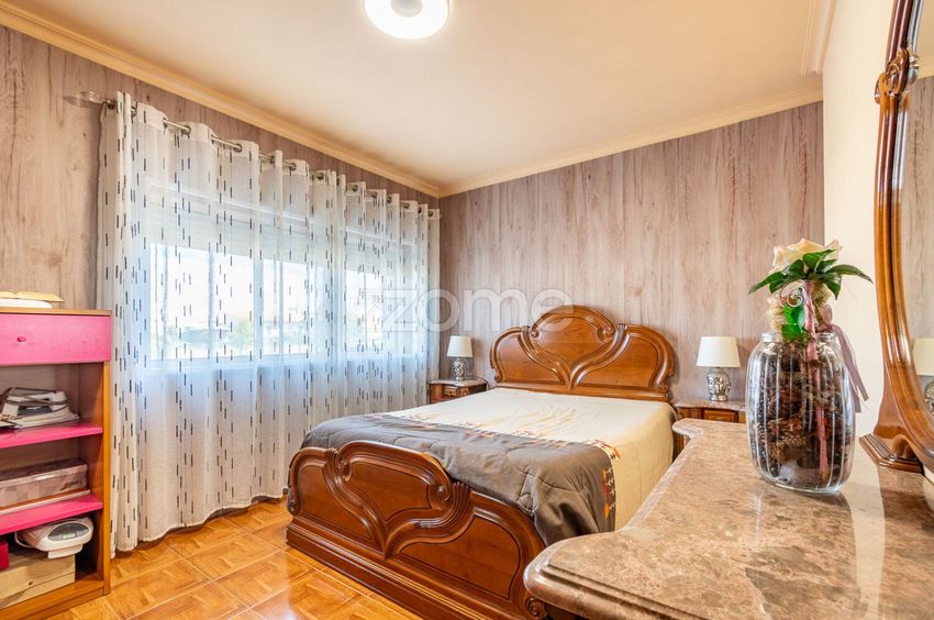 Imagem Quarto de apartamento t2 em Rua Dona Albertina Meireles, 74