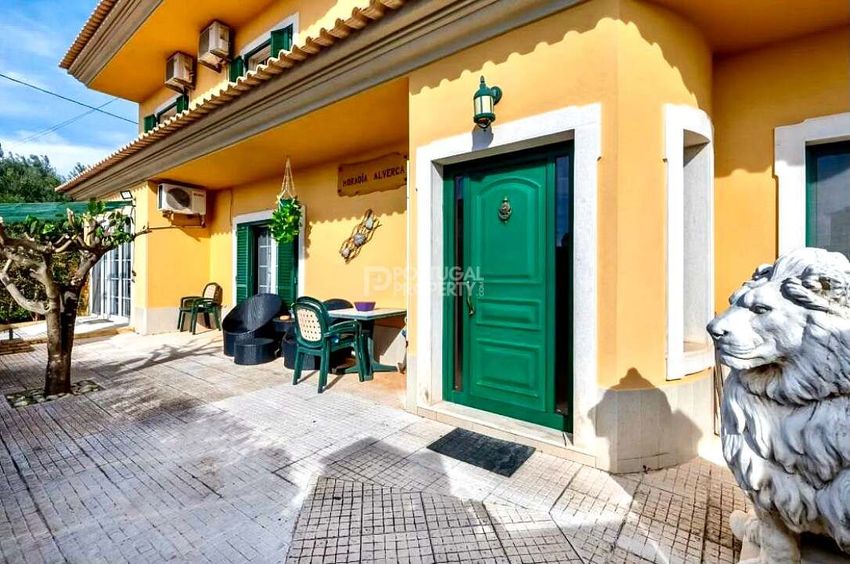 Imagem Fachada de  casa ou moradia em Centro