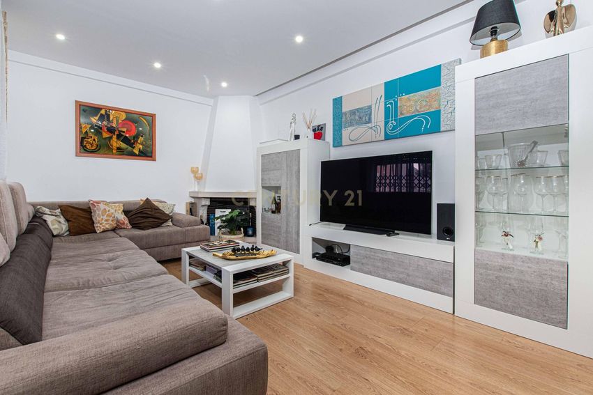 Imagem Sala de estar de apartamento t2 em Buraca