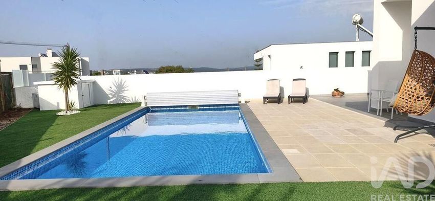 Imagem Piscina de  moradia independente em Tornada e Salir do Porto