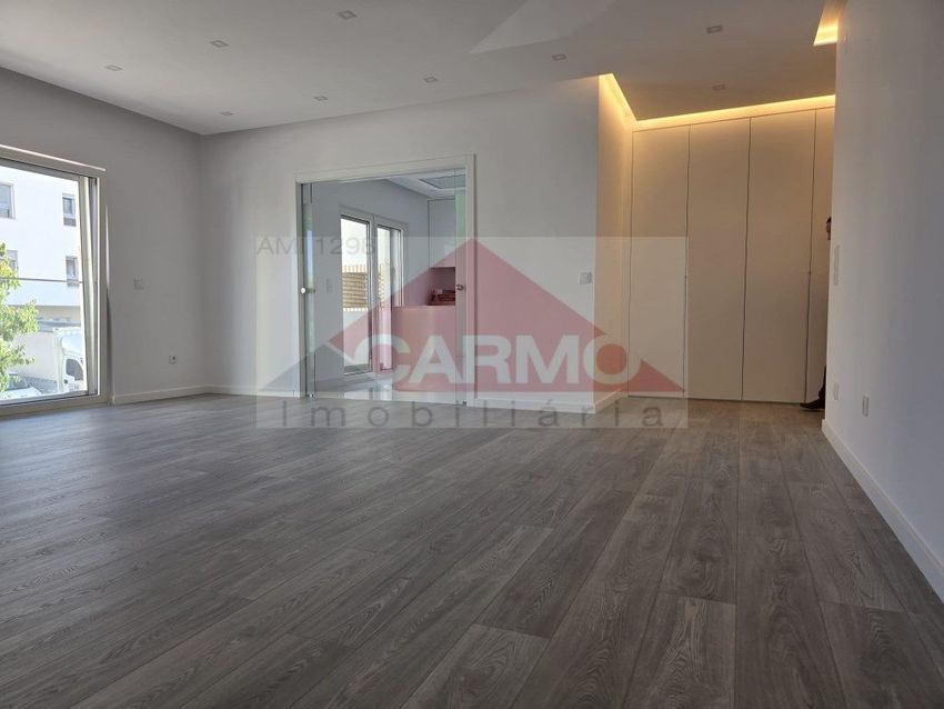 Imagem Divisão de apartamento t2 em Rua Damião de Góis