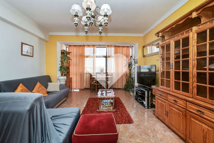 Imagem Sala de estar de apartamento t2 em Rua Tony de Matos, 26