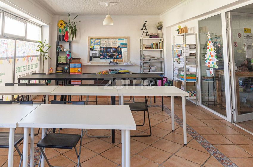 Imagem de espaço comercial em Rua Bento de Jesus Caraça, 52