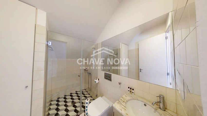 Imagem Casa de banho de apartamento t1 em Rua da Alegria, 283