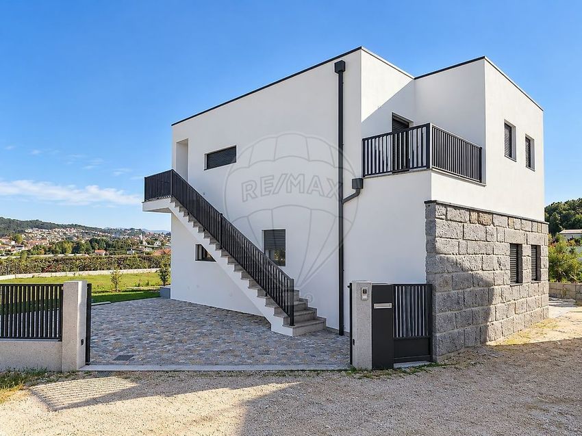 Imagem Fachada de apartamento t2 em Travessa de Arouca