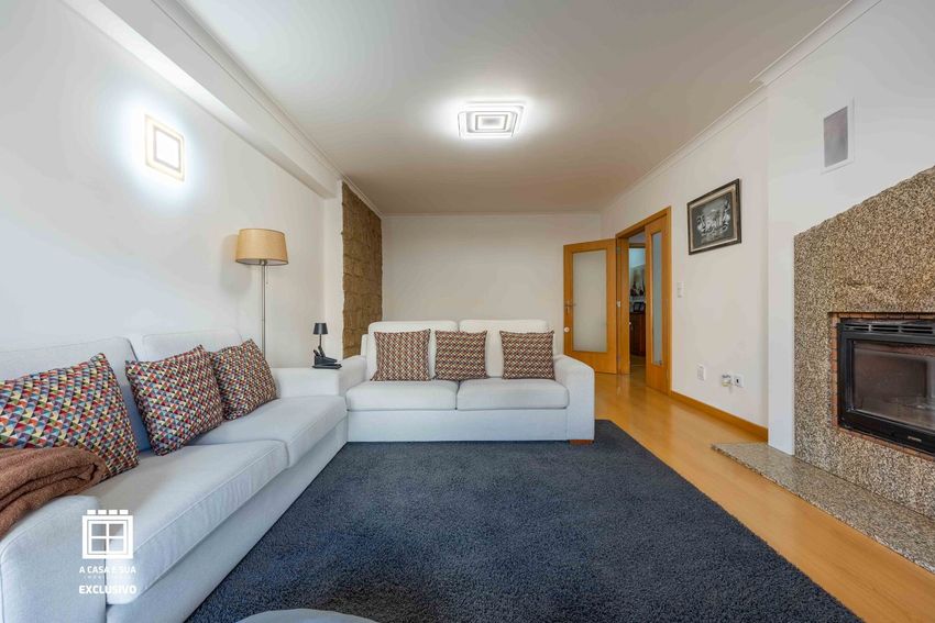 Imagem Sala de estar de apartamento t3 em Cavaco s/n
