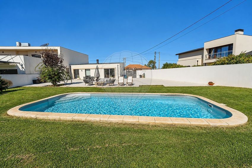 Imagem Piscina de  moradia independente em Rua dos Lavradores