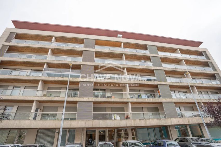 Imagem Fachada de apartamento t1 em Rua António da Costa Pereira