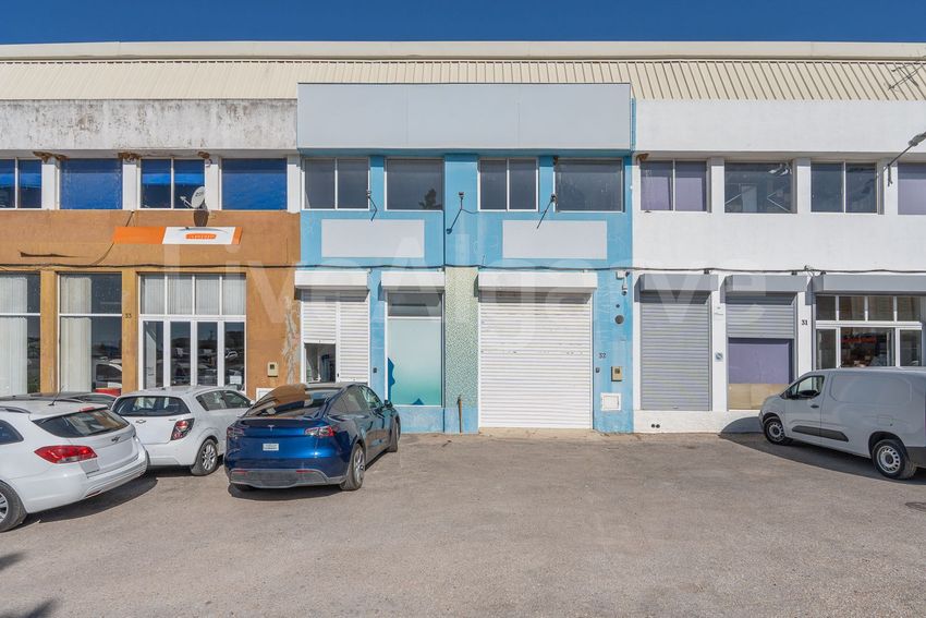 Imagem Fachada de armazém em N125, 32