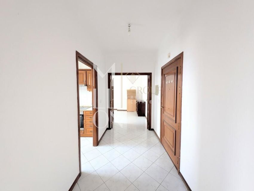 Imagem Corredor de apartamento t2 em Travessa Vale de Flores s/n