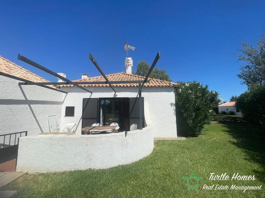 Imagem Fachada de  moradia geminada em Pedras de rei