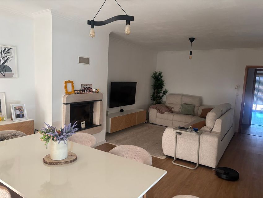 Imagem Sala de estar de  moradia em banda em Bairro da Falorca, 28