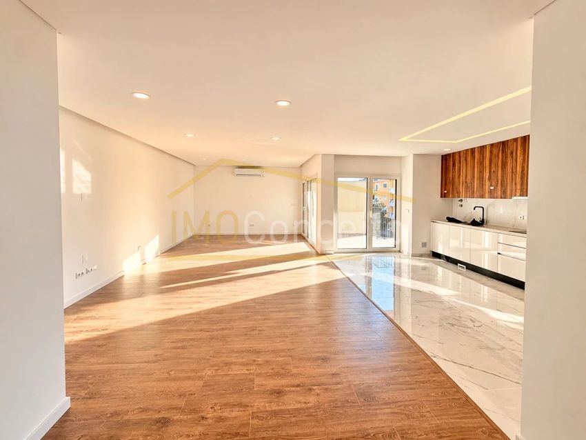 Imagem Divisão de apartamento t3 em Rua Ferreira de Castro, 25