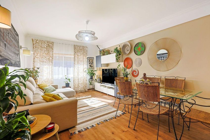Imagem Sala de estar de apartamento t2 em Rua Emídio Pinto, 9