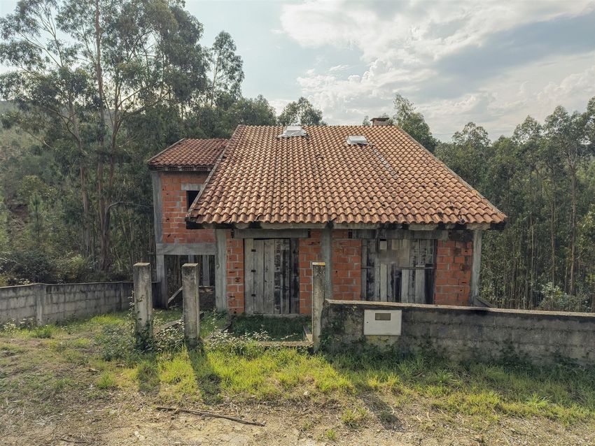 Imagem Vistas de  moradia independente em Lagares e Figueira