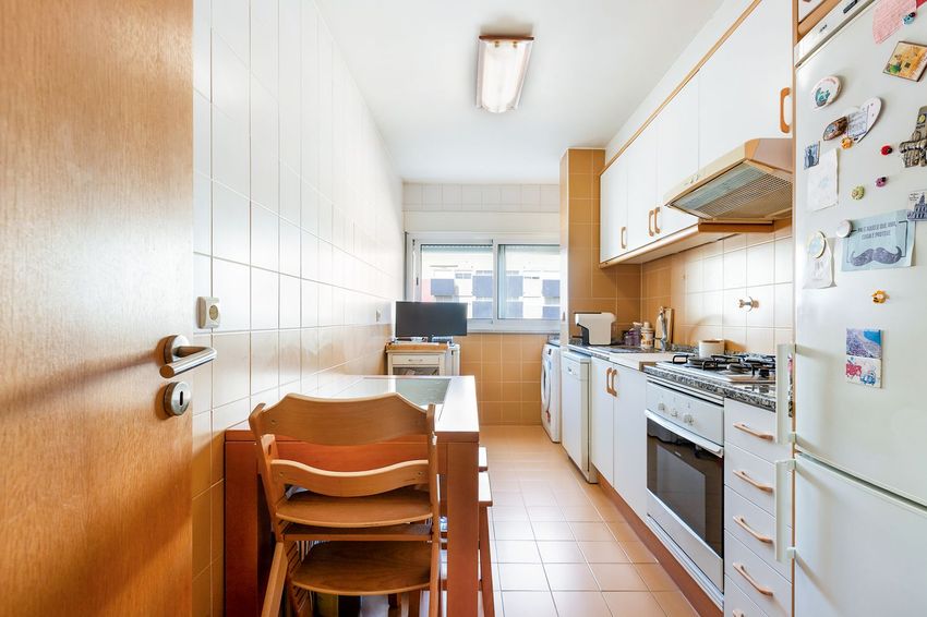 Imagem Cozinha de apartamento t2 em Avenida Marechal Francisco da Costa Gomes, 5