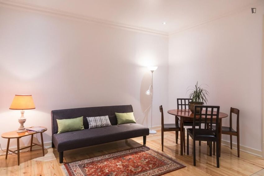 Imagem Sala de estar de apartamento t2 em Rua Paiva de Andrada