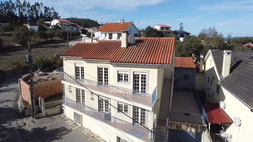 Imagem Fachada de apartamento t3 em Rua Engenheiro Guilherme Santos, 10