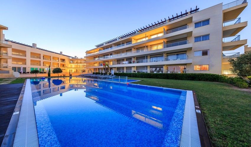 Imagem Piscina de apartamento t1 em Praça Cupertino Miranda, 1