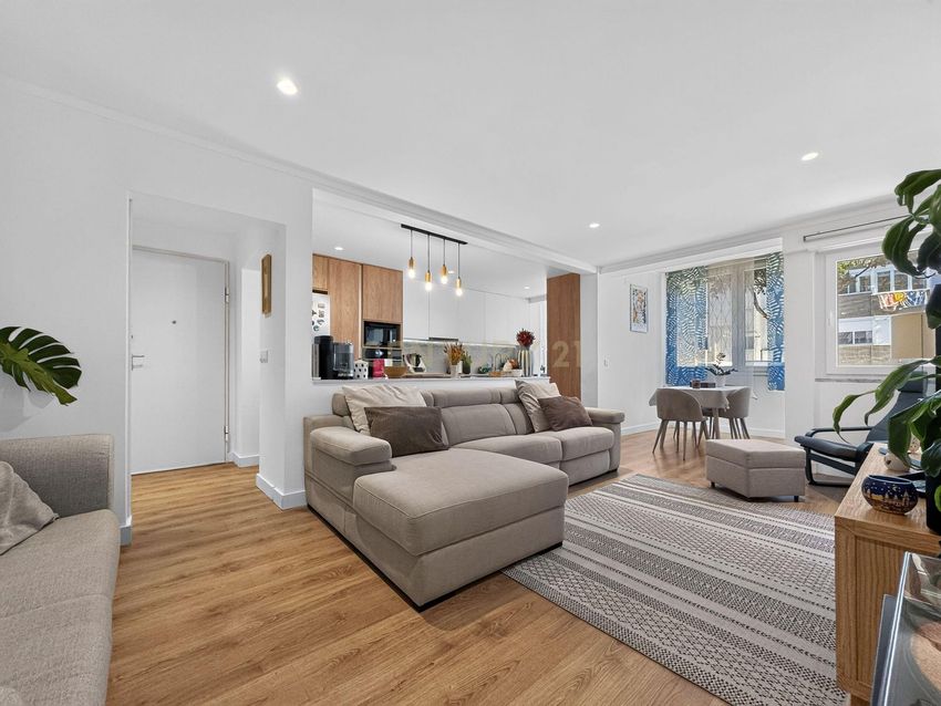 Imagem Sala de estar de apartamento t3 em Linda-a-Velha