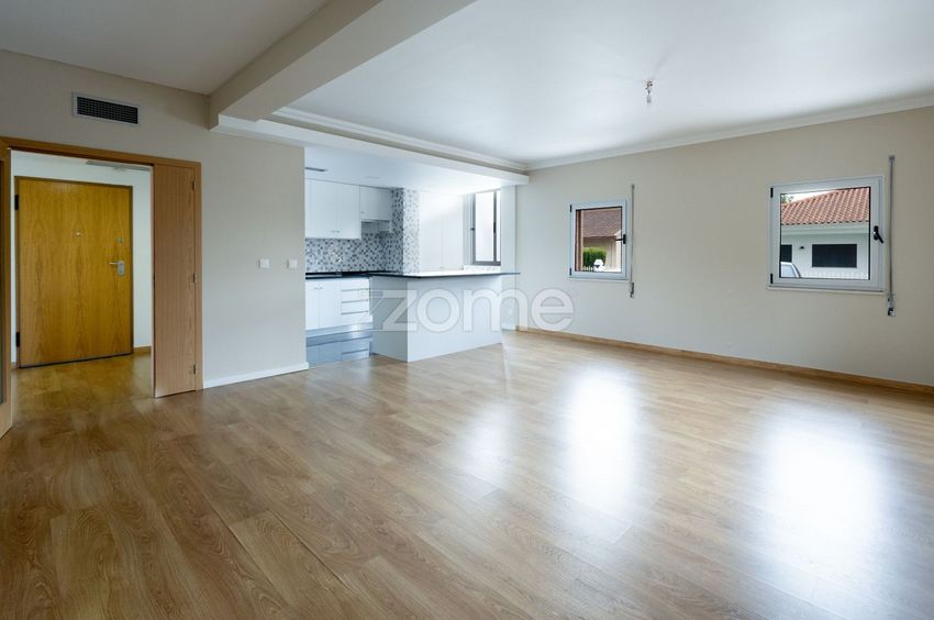 Imagem Cozinha de apartamento t3 em Rua Fialho de Almeida, 16