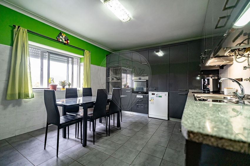 Imagem Sala de estar de apartamento t4 em Ceira