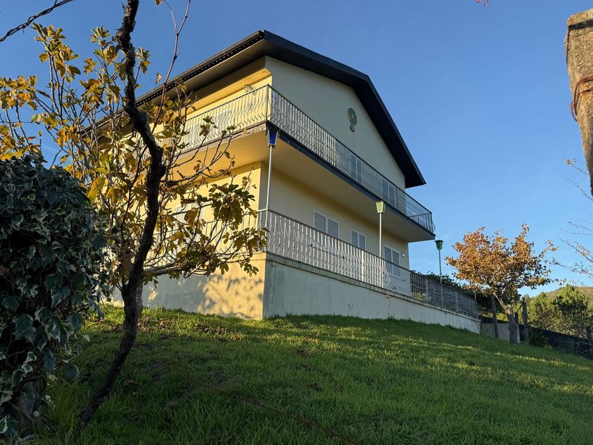 Imagem Fachada de  moradia independente em Urbanização dos Rodetes, 12