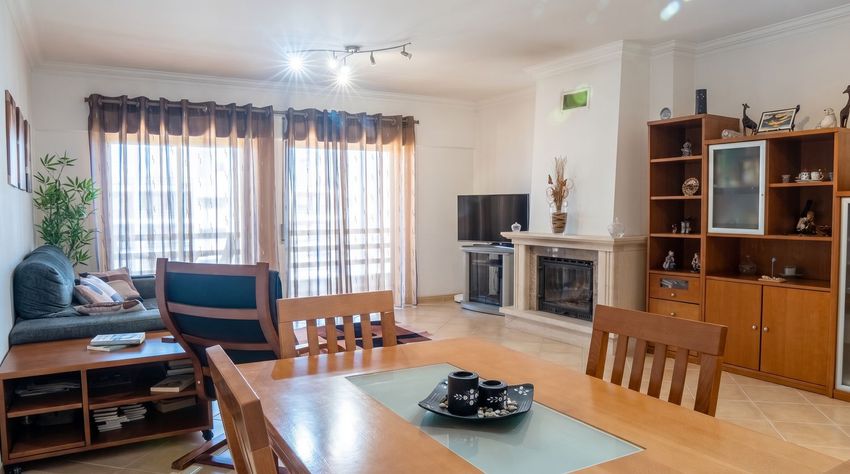 Imagem Sala de estar de apartamento t3 em Rua Sociedade Democrática União Os Franceses