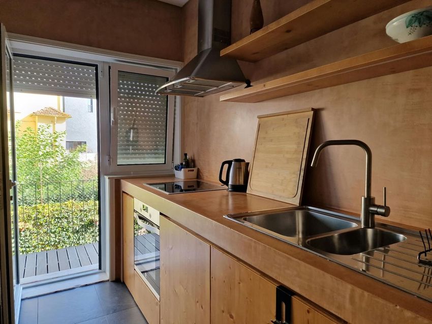 Imagem Cozinha de apartamento t2 em Rua da Senhora da Luz, 306