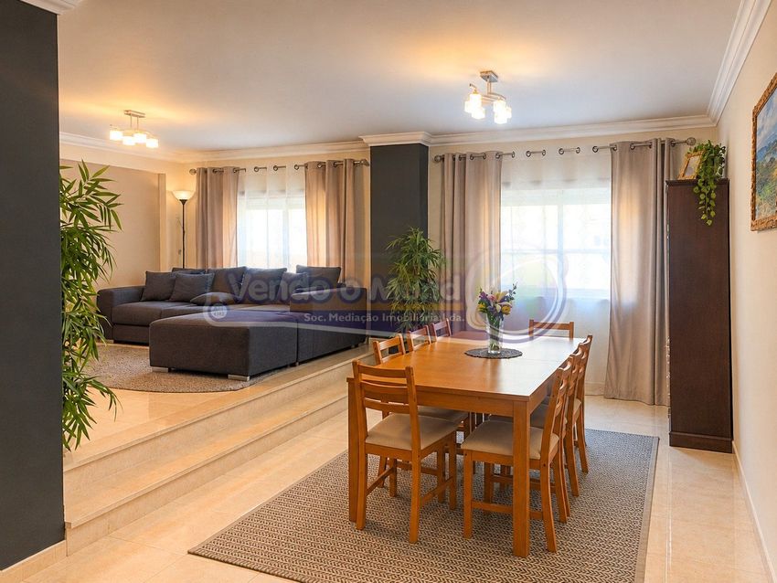 Imagem Sala de estar de apartamento t3 em Encosta do Sol