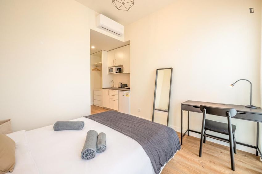 Imagem Quarto de apartamento t0 em Rua Margarida de Abreu