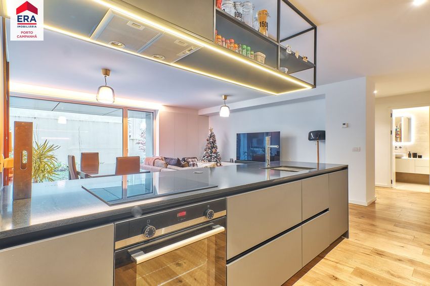 Imagem Cozinha de apartamento t4 em Rua de Nove de Abril
