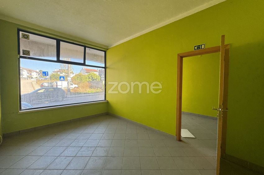 Imagem de espaço comercial em Rua Nova, 295