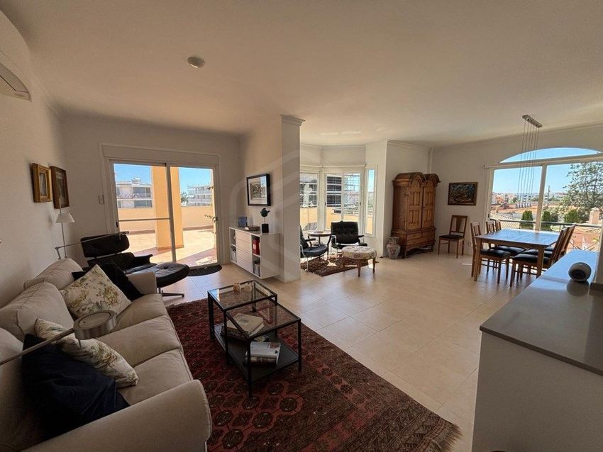 Imagem Sala de estar de apartamento t3 em Canais do Golfe - Sector 5