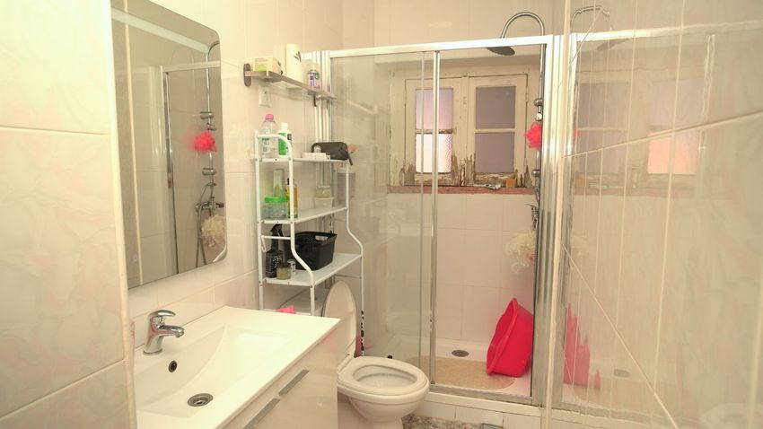 Imagem Casa de banho de apartamento t2 em Rua Marquesa de Alorna, 37