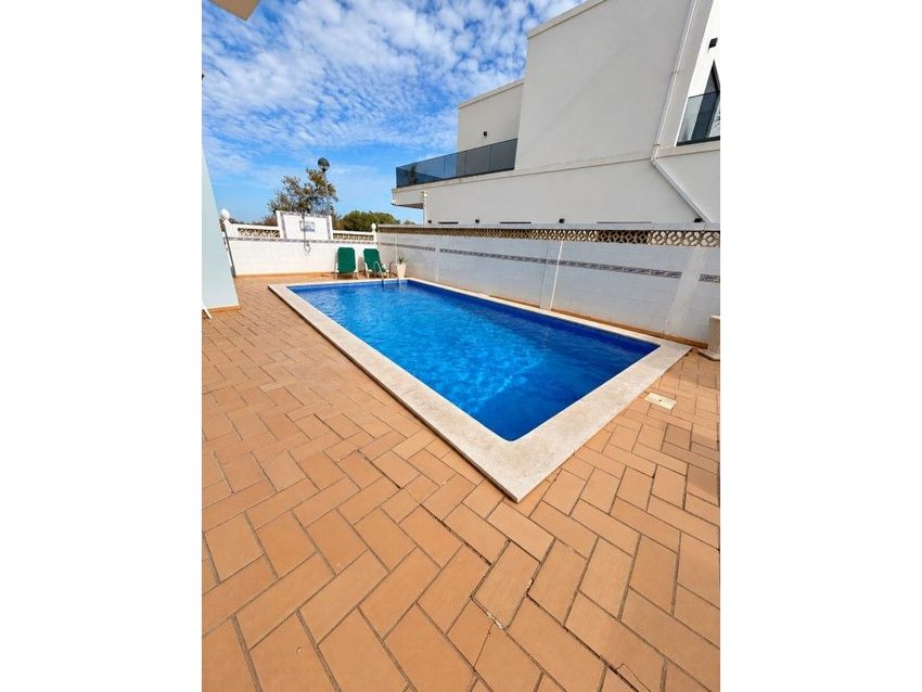Imagem Piscina de  moradia independente em Moncarapacho