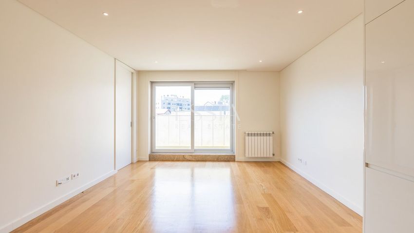 Imagem Divisão de apartamento t1 em Rua do Alto de Vila