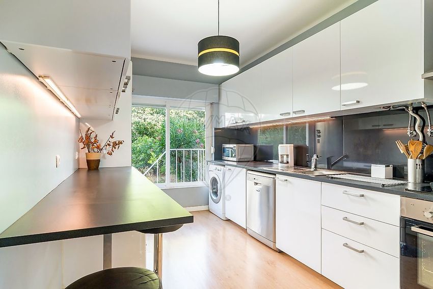 Imagem Cozinha de apartamento t3 em Rua António da Silva