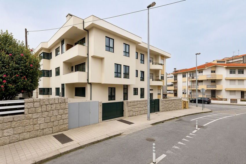Imagem Fachada de apartamento t2 em Rua Francisco Sanches, 81